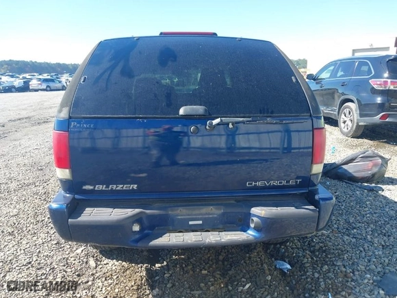 2001 Chevrolet Blazer LS with VIN 1GNCS18W51K266200, listed as a IAAI auction lot 41860682 with 190,288 mi miles. Bid and sale history available at carsss.com. Image 16.