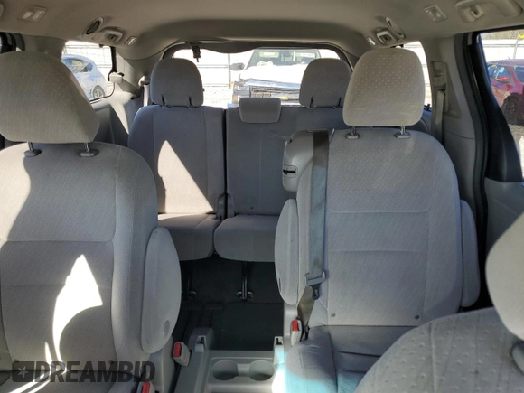 2017 Toyota Sienna LE Auto Access Seat с VIN 5TDKZ3DC1HS768261, выставлен на аукционе Copart как лот 49457495 с пробегом 154 535 миль миль и Списание • Salvage title. История ставок и продаж доступна на DreamBid. Изображение 10.