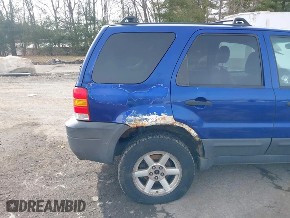 2005 Ford Escape Hybrid with VIN 1FMCU96HX5KC07148, listed as a IAAI auction lot 41741158 with 225,598 mi miles. Bid and sale history available at carsss.com. Image 14.