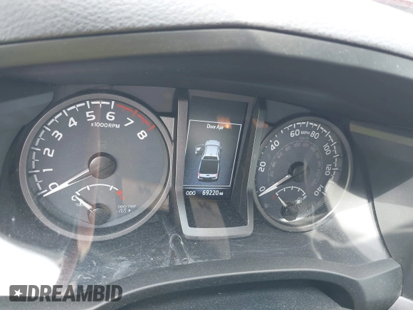 2021 Toyota Tacoma SR z VIN 5TFCZ5AN2MX263159, wystawiony jako IAAI lot #42273087 z przebiegiem 69 220 mil mil oraz . Historia ofert i sprzedaży dostępna na DreamBid. Obrazek 7.