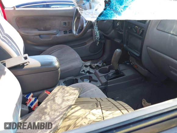 2001 Toyota Tacoma PreRunner with VIN 5TEGN92N61Z756480, listed as a IAAI auction lot 42060533 with 1 mi miles. Bid and sale history available at carsss.com. Image 5.