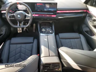 2024 BMW i5 M60 z VIN WBY43FK06RCR11498, wystawiony jako Copart lot #66786124 z przebiegiem 3017 mil mil oraz Szkody całkowita. Historia ofert i sprzedaży dostępna na DreamBid. Obrazek 8.