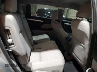 2018 Toyota Highlander LE z VIN 5TDBZRFH5JS889246, wystawiony jako Copart lot #57816195 z przebiegiem 50 747 mil mil oraz Szkoda całkowita • Salvage title. Historia ofert i sprzedaży dostępna na DreamBid. Obrazek 11.