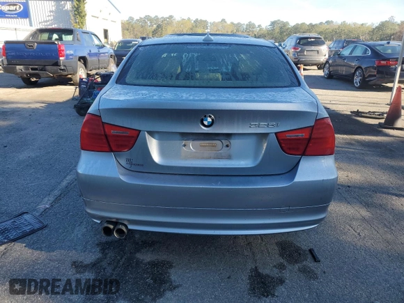 2009 BMW 3 Series 328i z VIN WBAPH775X9NL82214, wystawiony jako Copart lot #50317875 z przebiegiem Nie podano mil oraz Nie do naprawy • Non repairable. Historia ofert i sprzedaży dostępna na DreamBid. Obrazek 6.