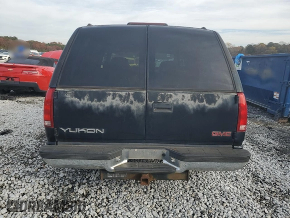 1999 GMC Yukon with VIN 1GKEC13R7XJ802387, listed as a Copart auction lot 82819934 with 438,574 mi miles and Salvage Title. Bid and sale history available at carsss.com. Image 6.