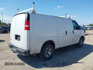 2021 Chevrolet Express Cargo z VIN 1GCWGAFP0M1180922, wystawiony jako IAAI lot #42341487 z przebiegiem 231 225 mil mil oraz . Historia ofert i sprzedaży dostępna na DreamBid. Obrazek 4.
