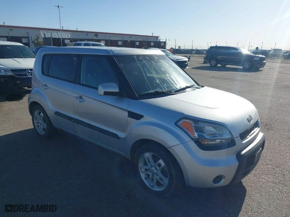 2011 Kia Soul + with VIN KNDJT2A2XB7279488, listed as a IAAI auction lot 41981729 with 201,694 mi miles. Bid and sale history available at carsss.com. Image 1.