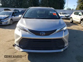 2021 Toyota Sienna XLE with VIN 5TDYSKFC1MS017712, listed as a Copart auction lot 42992415 with 47,600 mi miles and Salvage Title. Bid and sale history available at carsss.com. Image 5.