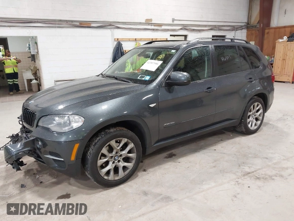 2012 BMW X5 35i z VIN 5UXZV4C59CL985715, wystawiony jako IAAI lot #42307586 z przebiegiem 105 147 mil mil oraz . Historia ofert i sprzedaży dostępna na DreamBid. Obrazek 2.