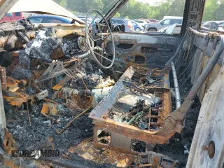 2000 Chevrolet Silverado 2500 z VIN 1GCGK24R0YR118635, wystawiony jako Copart lot #59222665 z przebiegiem Nie podano mil oraz Szkoda całkowita • Salvage title. Historia ofert i sprzedaży dostępna na DreamBid. Obrazek 7.