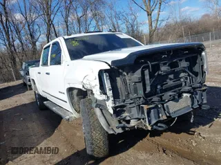 2016 GMC Sierra 2500HD SLT z VIN 1GT12TE85GF105784, wystawiony jako IAAI lot #41741081 z przebiegiem 292 618 mil mil oraz . Historia ofert i sprzedaży dostępna na DreamBid. Obrazek 1.