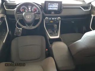 2022 Toyota RAV4 XLE z VIN 2T3P1RFV1NW290805, wystawiony jako Copart lot #62831595 z przebiegiem 61 392 mil mil oraz Szkoda całkowita • Salvage title. Historia ofert i sprzedaży dostępna na DreamBid. Obrazek 8.