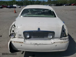 2004 Lincoln Town Car Signature with VIN 1LNHM81W04Y603672, listed as a Copart auction lot 52566725 with 214,180 mi miles and Salvage Title. Bid and sale history available at carsss.com. Image 6.