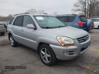 2005 Kia Sportage LX with VIN KNDJE723257071317, listed as a IAAI auction lot 41547643 with 267,610 mi miles and . Bid and sale history available at carsss.com. Image 1.