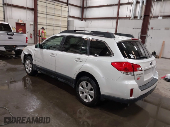 2011 Subaru Outback 2.5i Prem AWP with VIN 4S4BRBCC2B3442565, listed as a IAAI auction lot 42032820 with 207,677 mi miles. Bid and sale history available at carsss.com. Image 3.