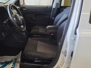 2016 Jeep Patriot Sport z VIN 1C4NJPBA7GD528994, wystawiony jako IAAI lot #42378751 z przebiegiem 73 807 mil mil oraz . Historia ofert i sprzedaży dostępna na DreamBid. Obrazek 16.