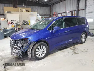 2019 Chrysler Pacifica Touring Plus z VIN 2C4RC1FG1KR570123, wystawiony jako Copart lot #46447015 z przebiegiem 172 380 mil mil oraz Szkoda całkowita • Salvage title. Historia ofert i sprzedaży dostępna na DreamBid. Obrazek 1.