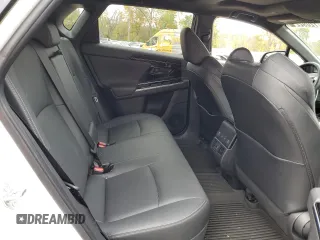 2023 Subaru Solterra Premium z VIN JTMABABA3PA004915, wystawiony jako Copart lot #72092213 z przebiegiem 7564 mil mil oraz . Historia ofert i sprzedaży dostępna na DreamBid. Obrazek 12.