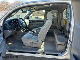 2008 Toyota Tacoma with VIN 5TEUX42NX8Z549228, listed as a Copart auction lot 52758635 with 227,775 mi miles and Clean Title. Bid and sale history available at carsss.com. Image 5.