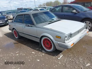 1983 Honda Civic z VIN JHMST3433DS003988, wystawiony jako IAAI lot #42069678 z przebiegiem 155 104 mil mil oraz . Historia ofert i sprzedaży dostępna na DreamBid. Obrazek 1.