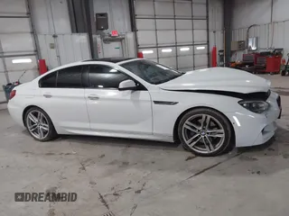 2014 BMW 6 Series 650i xDrive z VIN WBA6B4C55ED371378, wystawiony jako IAAI lot #41640888 z przebiegiem 80 927 mil mil oraz . Historia ofert i sprzedaży dostępna na DreamBid. Obrazek 13.