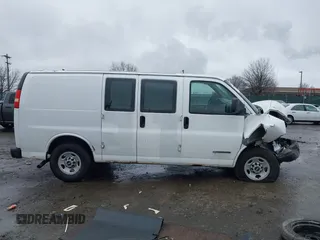 2006 GMC Savana Cargo Van with VIN 1GTGG25V761215758, listed as a IAAI auction lot 41564918 with 135,990 mi miles. Bid and sale history available at carsss.com. Image 13.