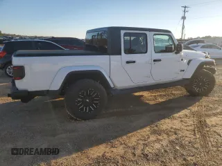 2020 Jeep Gladiator Overland z VIN 1C6HJTFG5LL180415, wystawiony jako Copart lot #45934625 z przebiegiem 13 949 mil mil oraz Szkoda całkowita • Salvage title. Historia ofert i sprzedaży dostępna na DreamBid. Obrazek 3.