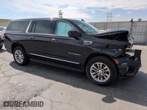 2023 GMC Yukon XL SLT z VIN 1GKS2GKD3PR282110, wystawiony jako Copart lot #52950425 z przebiegiem 99 147 mil mil oraz Szkoda całkowita • Salvage title. Historia ofert i sprzedaży dostępna na DreamBid. Obrazek 4.