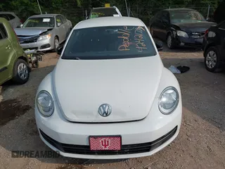 2014 Volkswagen Beetle Entry с VIN 3VWF17AT8EM642069, выставлен на аукционе IAAI как лот 42421797 с пробегом 104 938 миль миль и . История ставок и продаж доступна на DreamBid. Изображение 6.