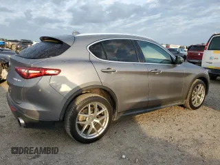 2018 Alfa Romeo Stelvio z VIN ZASFAKAN9J7B88059, wystawiony jako Copart lot #50894085 z przebiegiem 94 280 mil mil oraz Czysty tytuł • Clean title. Historia ofert i sprzedaży dostępna na DreamBid. Obrazek 3.