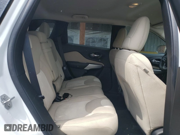 2017 Jeep Cherokee Sport z VIN 1C4PJLAB1HW653104, wystawiony jako Copart lot #58091345 z przebiegiem 106 736 mil mil oraz Szkoda całkowita • Salvage title. Historia ofert i sprzedaży dostępna na DreamBid. Obrazek 10.