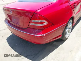 2006 Mercedes-Benz C 230 Sport z VIN WDBRF52H76A911207, wystawiony jako IAAI lot #42520213 z przebiegiem 238 202 mil mil oraz . Historia ofert i sprzedaży dostępna na DreamBid. Obrazek 12.
