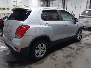 2019 Chevrolet Trax LS with VIN 3GNCJKSB5KL180268, listed as a IAAI auction lot 41506873 with 63,993 mi miles. Bid and sale history available at carsss.com. Image 4.