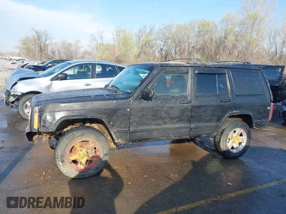 2000 Jeep Cherokee Classic with VIN 1J4FF58SXYL215871, listed as a IAAI auction lot 41855165 with 132,284 mi miles. Bid and sale history available at carsss.com. Image 14.