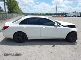 2017 Mercedes-Benz C 300 с VIN 55SWF4JB4HU206451, выставлен на аукционе IAAI как лот 42094778 с пробегом 76 046 миль миль и . История ставок и продаж доступна на DreamBid. Изображение 14.