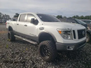 2016 Nissan Titan XD PRO-4X with VIN 1N6BA1F47GN511091, listed as a Copart auction lot 70413644 with 204,561 mi miles and Clean Title. Bid and sale history available at carsss.com. Image 4.
