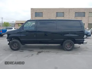 2010 Ford Econoline Passenger XL z VIN 1FBNE3BL8ADA02903, wystawiony jako IAAI lot #42103974 z przebiegiem Nie podano mil oraz . Historia ofert i sprzedaży dostępna na DreamBid. Obrazek 13.