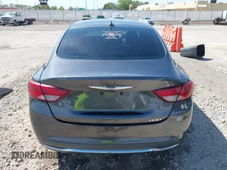 2015 Chrysler 200 Limited z VIN 1C3CCCAB0FN653658, wystawiony jako IAAI lot #42077091 z przebiegiem 151 691 mil mil oraz . Historia ofert i sprzedaży dostępna na DreamBid. Obrazek 17.