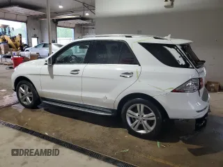 2015 Mercedes-Benz M 350 z VIN 4JGDA5HB5FA519979, wystawiony jako Copart lot #56627385 z przebiegiem 114 768 mil mil oraz Szkody całkowita. Historia ofert i sprzedaży dostępna na DreamBid. Obrazek 2.