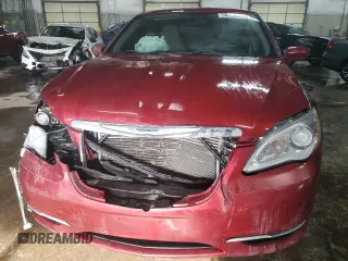 2014 Chrysler 200 LX z VIN 1C3CCBAG3EN132115, wystawiony jako Copart lot #44585945 z przebiegiem 104 111 mil mil oraz Szkoda całkowita • Salvage title. Historia ofert i sprzedaży dostępna na DreamBid. Obrazek 5.