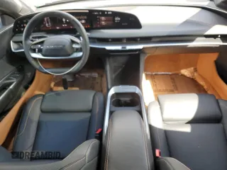 2024 Lucid Air Touring z VIN 50EA1TEA0RA005240, wystawiony jako Copart lot #52596695 z przebiegiem 4162 mil mil oraz Szkody całkowita. Historia ofert i sprzedaży dostępna na DreamBid. Obrazek 8.