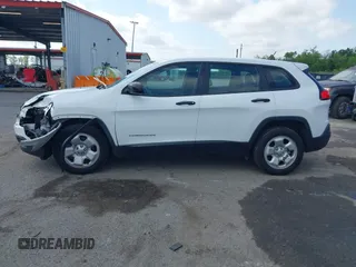 2016 Jeep Cherokee Altitude with VIN 1C4PJLAB4GW290666, listed as a IAAI auction lot 42052140 with 77,116 mi miles. Bid and sale history available at carsss.com. Image 14.