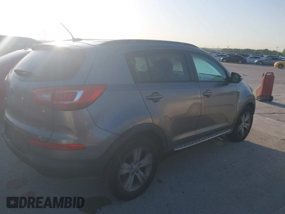 2013 Kia Sportage LX z VIN KNDPB3A26D7406680, wystawiony jako IAAI lot #42004413 z przebiegiem 170 221 mil mil oraz . Historia ofert i sprzedaży dostępna na DreamBid. Obrazek 4.