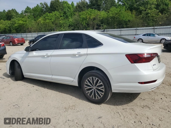2020 Volkswagen Jetta S z VIN 3VWCB7BU2LM009748, wystawiony jako Copart lot #56191655 z przebiegiem 97 022 mil mil oraz Szkoda całkowita • Salvage title. Historia ofert i sprzedaży dostępna na DreamBid. Obrazek 2.