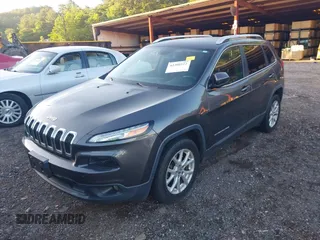 2017 Jeep Cherokee Latitude z VIN 1C4PJLCB6HW542030, wystawiony jako IAAI lot #42306511 z przebiegiem 85 461 mil mil oraz . Historia ofert i sprzedaży dostępna na DreamBid. Obrazek 17.