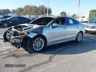 2019 Ford Fusion SE with VIN 3FA6P0LU9KR261608, listed as a IAAI auction lot 41610090 with Not Provided miles. Bid and sale history available at carsss.com. Image 2.