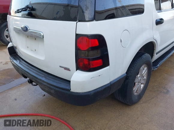 2006 Ford Explorer XLS with VIN 1FMEU62EX6ZA02330, listed as a IAAI auction lot 41981901 with 215,299 mi miles. Bid and sale history available at carsss.com. Image 6.