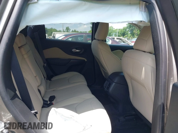 2016 Jeep Cherokee Latitude with VIN 1C4PJMCS3GW251912, listed as a IAAI auction lot 39753032 with 59,401 mi miles. Bid and sale history available at carsss.com. Image 8.