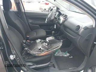 2024 Mitsubishi Mirage ES z VIN ML32AUHJ7RH032259, wystawiony jako IAAI lot #42431427 z przebiegiem 8 096 mil mil oraz . Historia ofert i sprzedaży dostępna na DreamBid. Obrazek 5.