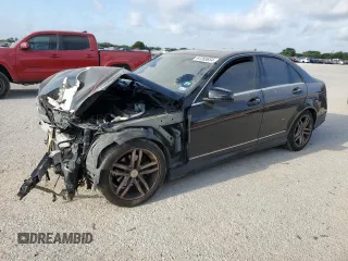 2013 Mercedes-Benz C 250 Sport z VIN WDDGF4HB9DA743160, wystawiony jako Copart lot #83699384 z przebiegiem Nie podano mil oraz Szkoda całkowita • Salvage title. Historia ofert i sprzedaży dostępna na DreamBid. Obrazek 1.